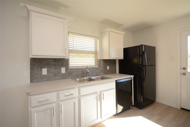 Building Photo - 1319 Winding Willow Dr