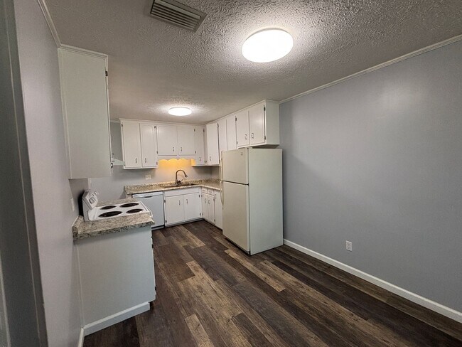 Building Photo - 4123 W 22nd St