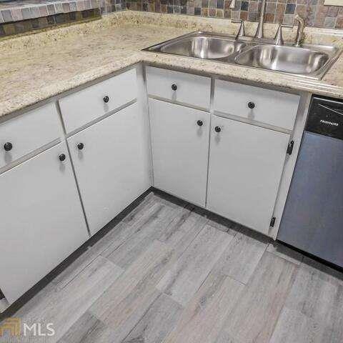 Building Photo - 291 Country Club Dr