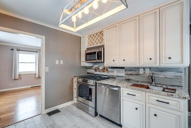 Building Photo - 301 Bogart Rd