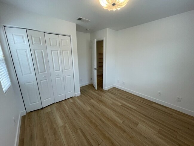 Building Photo - Rent Special - 2 weeks free rent!! 3 bedro...