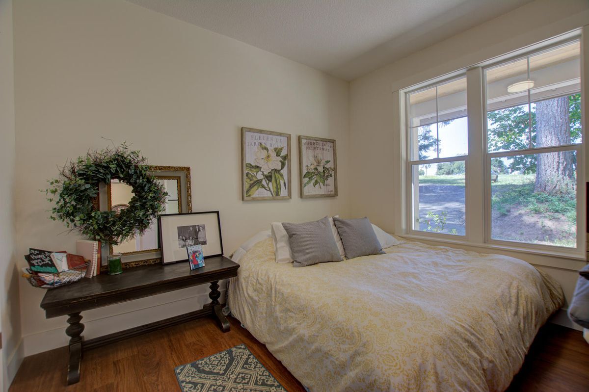 Building Photo - 14070 SE Baumback Ave