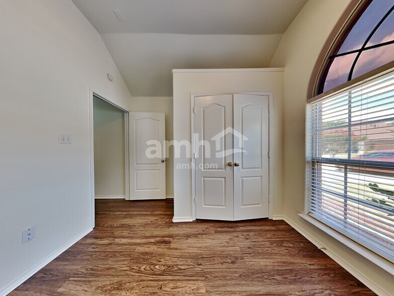 Building Photo - 9020 Saranac Trl