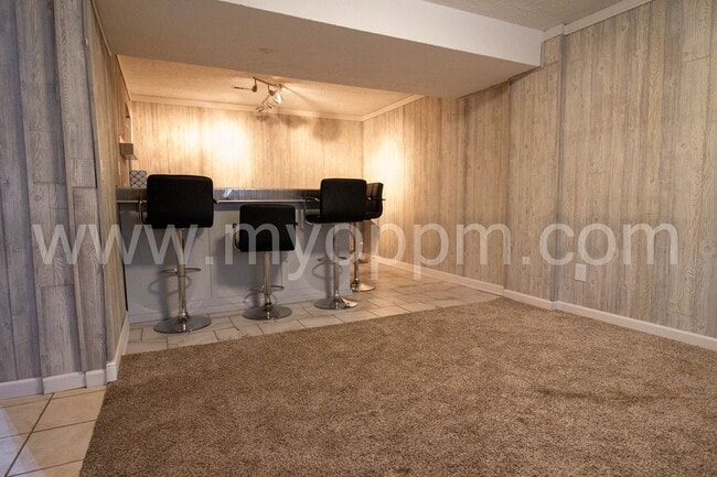 Building Photo - 6711 S 75th Ave