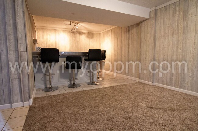 Building Photo - Beautiful 3Bd/2.5Ba