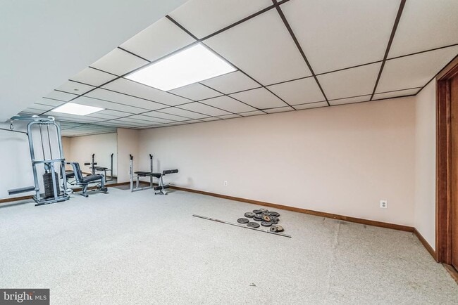 Building Photo - 468 Long Ln