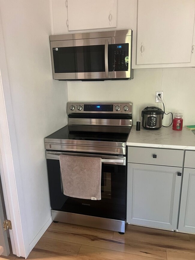 Building Photo - Great location with deeded access to Bauneg Beg Pond