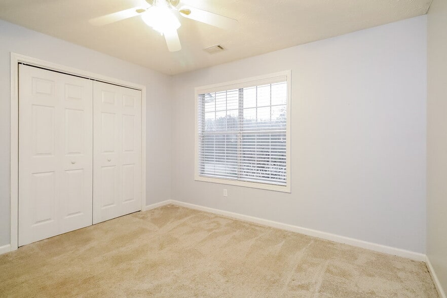 Building Photo - 335 Cattlemans Cir