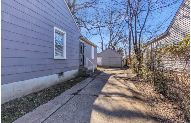 Building Photo - 3067 Pershing Ave