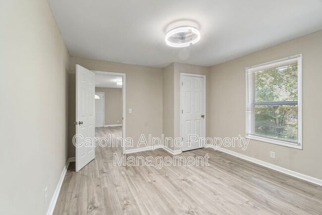 Building Photo - 175 Uphill Dr