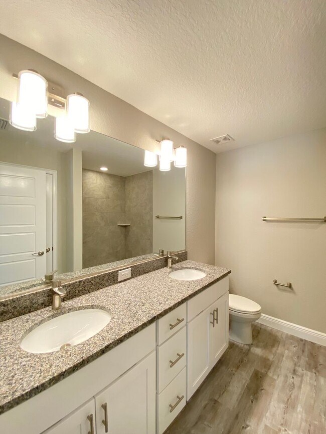 Building Photo - Custom Home - Desirable SE Ocala Neighborhood 3/2/2 **Won't Last**