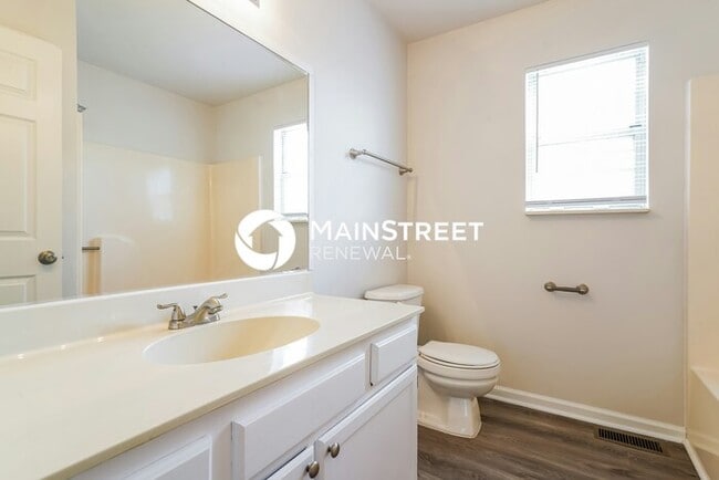 Building Photo - 3 Bedroom Pet-Friendly Home in Madison, TN with Main Street Renewal