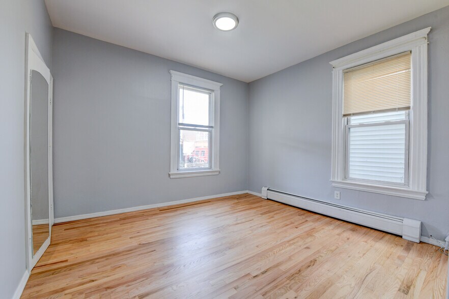 Building Photo - 433 74th St