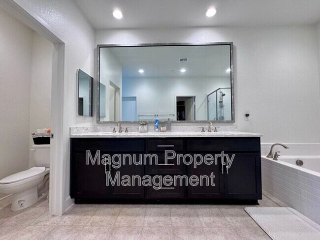 Building Photo - 38572 Rosegate Pl