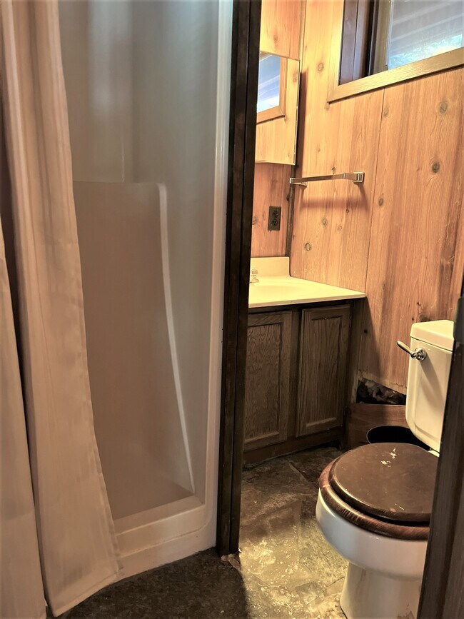 Building Photo - 830 Brook Dr