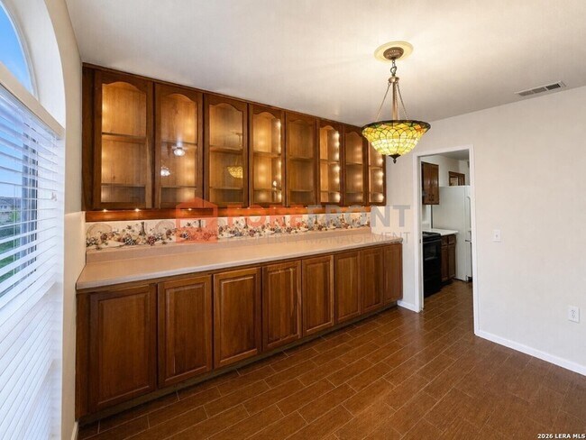 Building Photo - 7845 Village Oak Dr