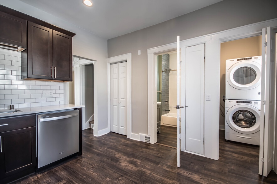 Building Photo - 1014 E Pearson St