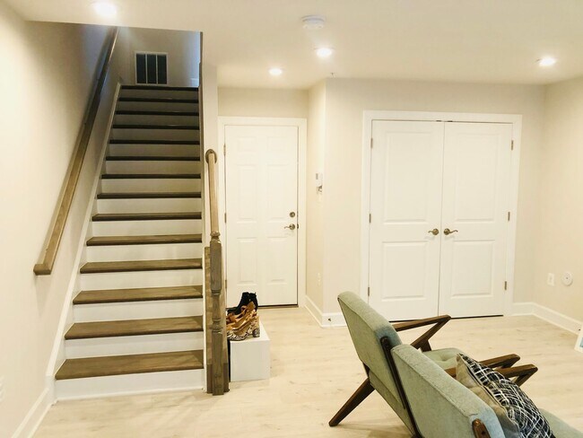 Building Photo - Newly Built Townhome with Tons of Space an...