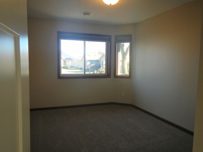 Building Photo - Nice 2 Bedroom 2 Bathroom Twinhome in Somerset