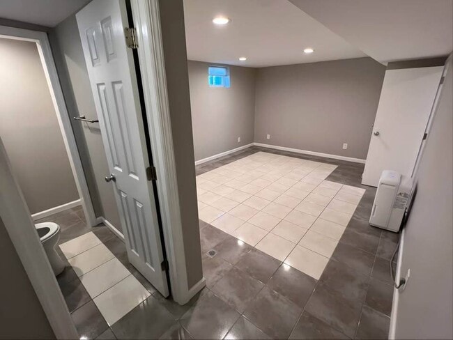 Building Photo - 55 S Fulton St