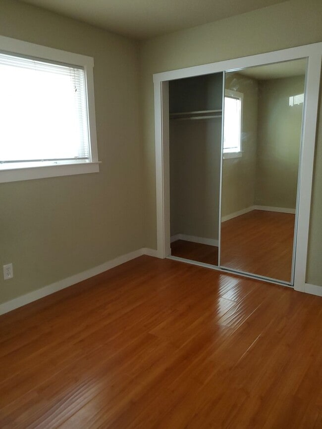 Building Photo - Charming 3 bed / 1 bath Apartment by Downtown