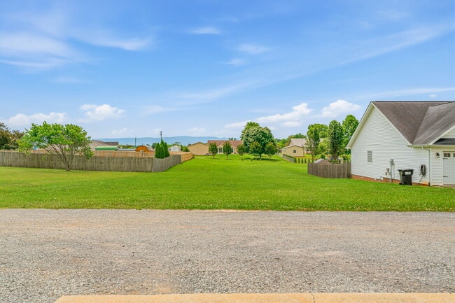 Building Photo - 927 Mossy Grove Ln