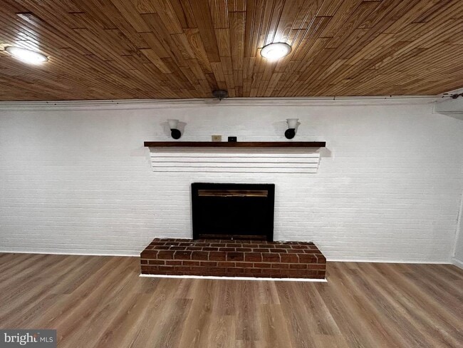 Building Photo - 112 Virginia Dr