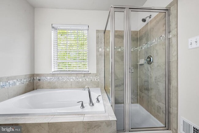 Building Photo - 644 Shore Forest Dr