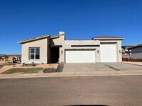 Building Photo - Beautiful 3 Bed Home!