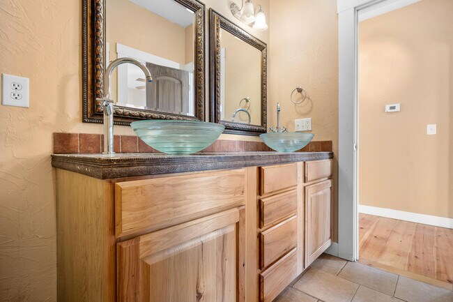 Building Photo - 1543 S Tuscany Ct