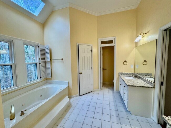 Building Photo - 5450 Heathridge Terrace