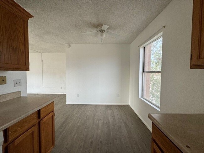 Building Photo - 2 BR Condo near Chaparral Golf & Rotary Park