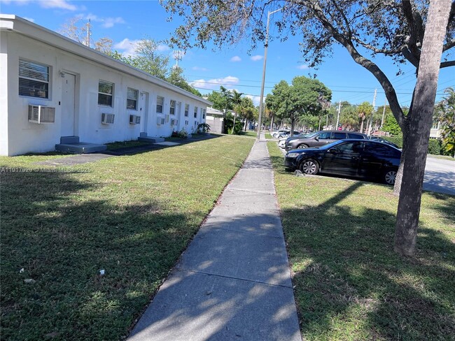 Building Photo - 1995 NE 167th St