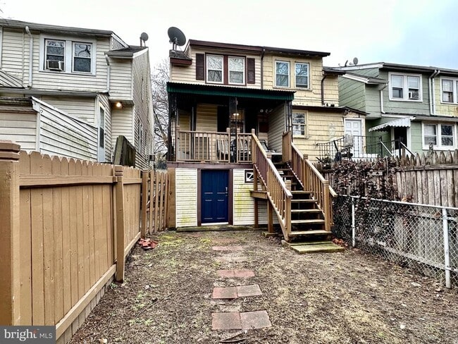 Building Photo - 28 Park Ln