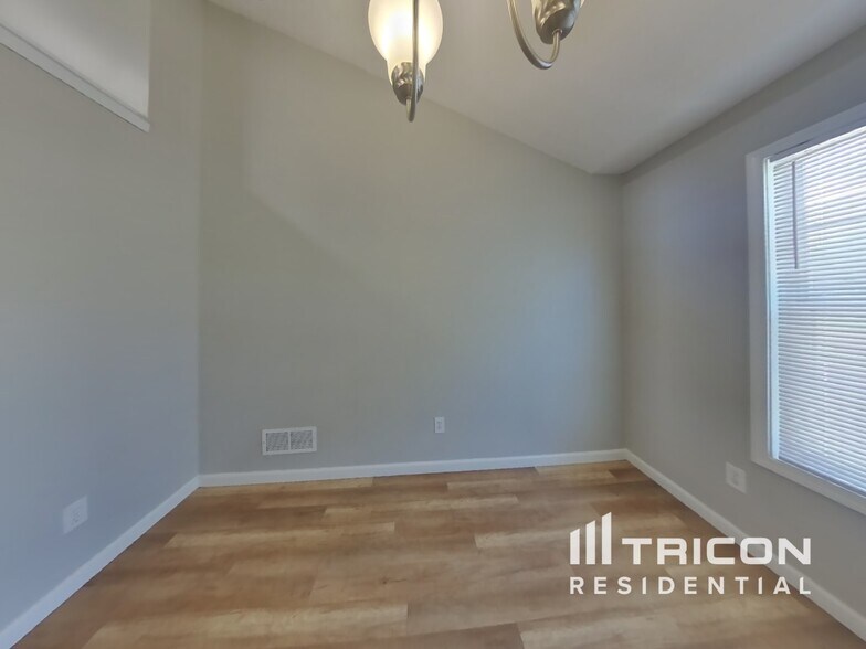 Building Photo - 1440 Twin Manor Dr