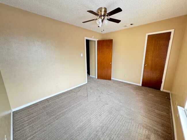 Building Photo - 1302 Covey Ln