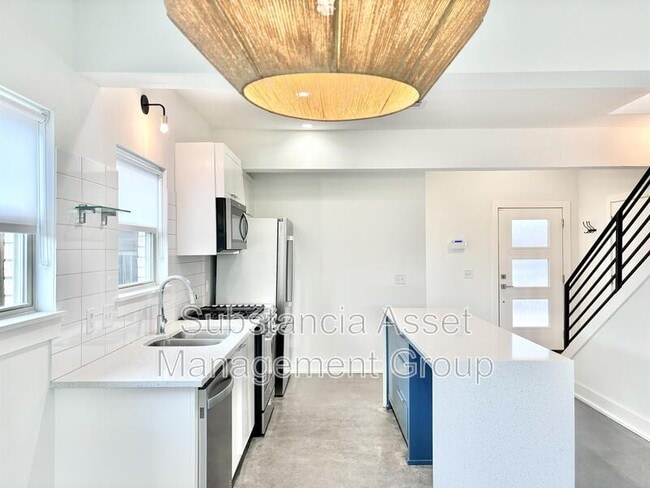 Building Photo - 2800 N McKinley Ave