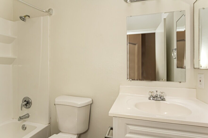 Building Photo - 11324 N 82nd Ave