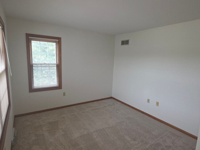 Building Photo - 3207 S Ridge Crest Ct