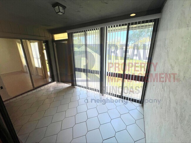 Building Photo - 936 N Beneva Rd