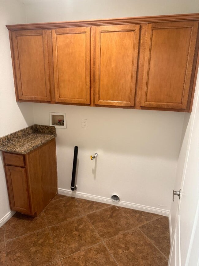 Building Photo - 9741 Troon Ct