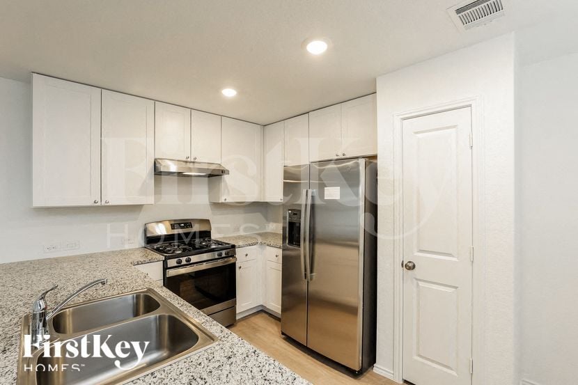 Building Photo - 10606 Pablo Way