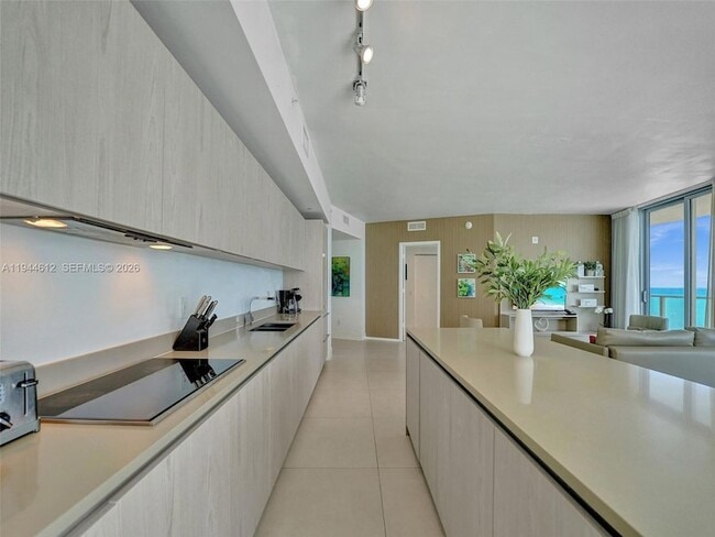 Building Photo - 4111 S Ocean Dr