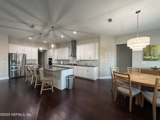 Building Photo - 168 Bronson Pkwy