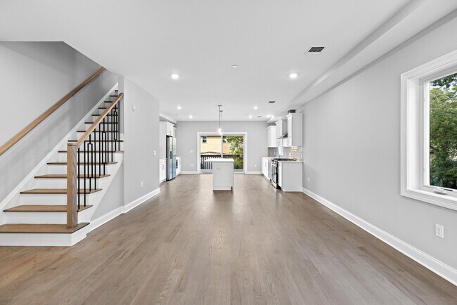 Building Photo - 57 Lincoln Ave