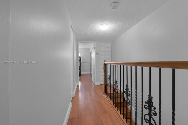 Building Photo - 1555 W 44th Pl