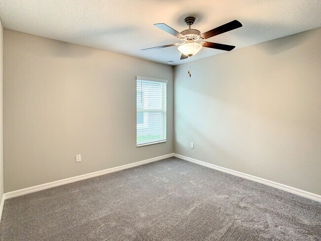 Building Photo - Beautiful 4 bedroom 2.5 bathroom Single Family House! Like new!