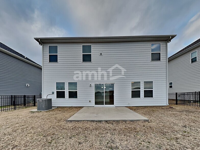 Building Photo - 1323 Lomond Dr