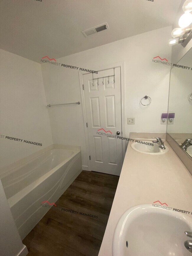 Building Photo - STATUS: *RENTED* | R256 | $2500