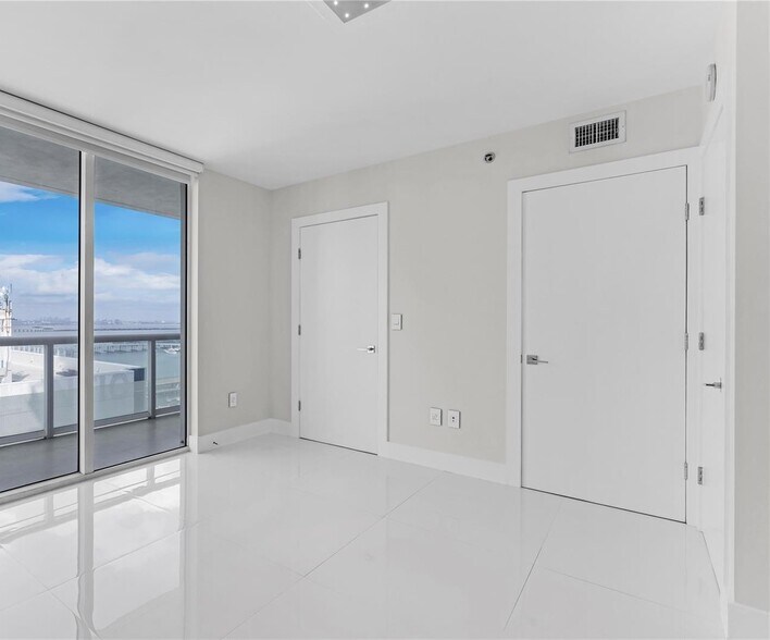 Building Photo - 50 Biscayne Blvd